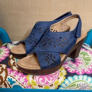 White Mt. Blue Suede Glennie Platform Sandals Size 7.5 Stacked Wooden Heel